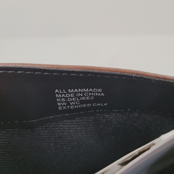 NIB Karen Scott Deliee2 Wide-Calf Riding Boots Black/ Cognac Size 9W - Picture 8 of 8